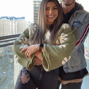 Lilyful cropped 70’s bell sleeve daisy sweater